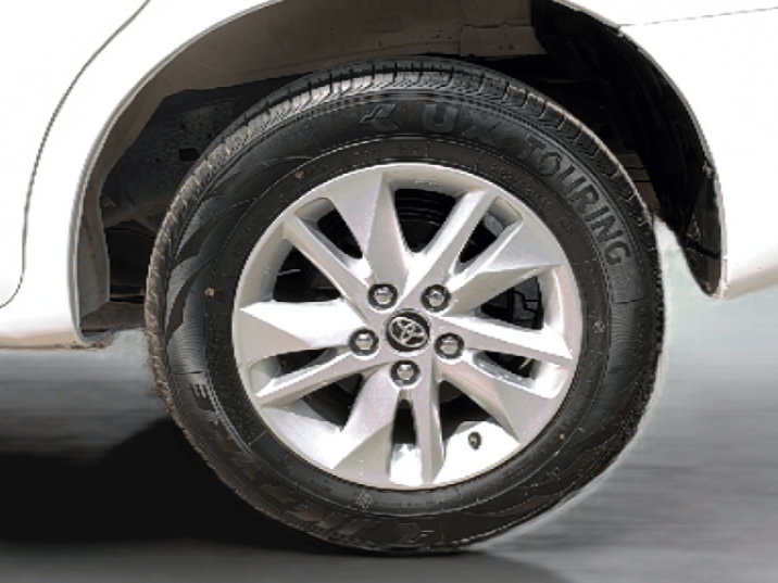 2018 Toyota Innova Crysta 2.4 VX 8 STR, Diesel, Manual, 51,759 km, Left Rear Wheel