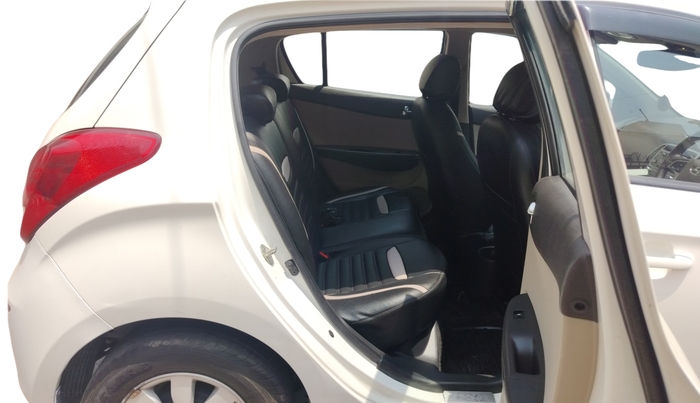 2012 Hyundai i20 SPORTZ 1.2, Petrol, Manual, 42,437 km, Right Side Rear Door Cabin