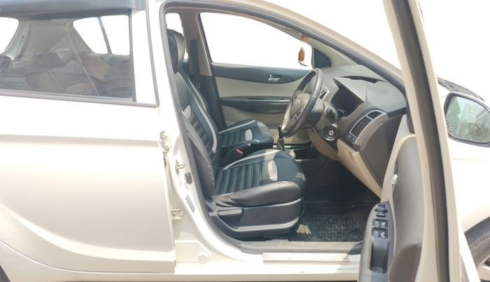 2012 Hyundai i20 SPORTZ 1.2, Petrol, Manual, 42,437 km, Right Side Front Door Cabin