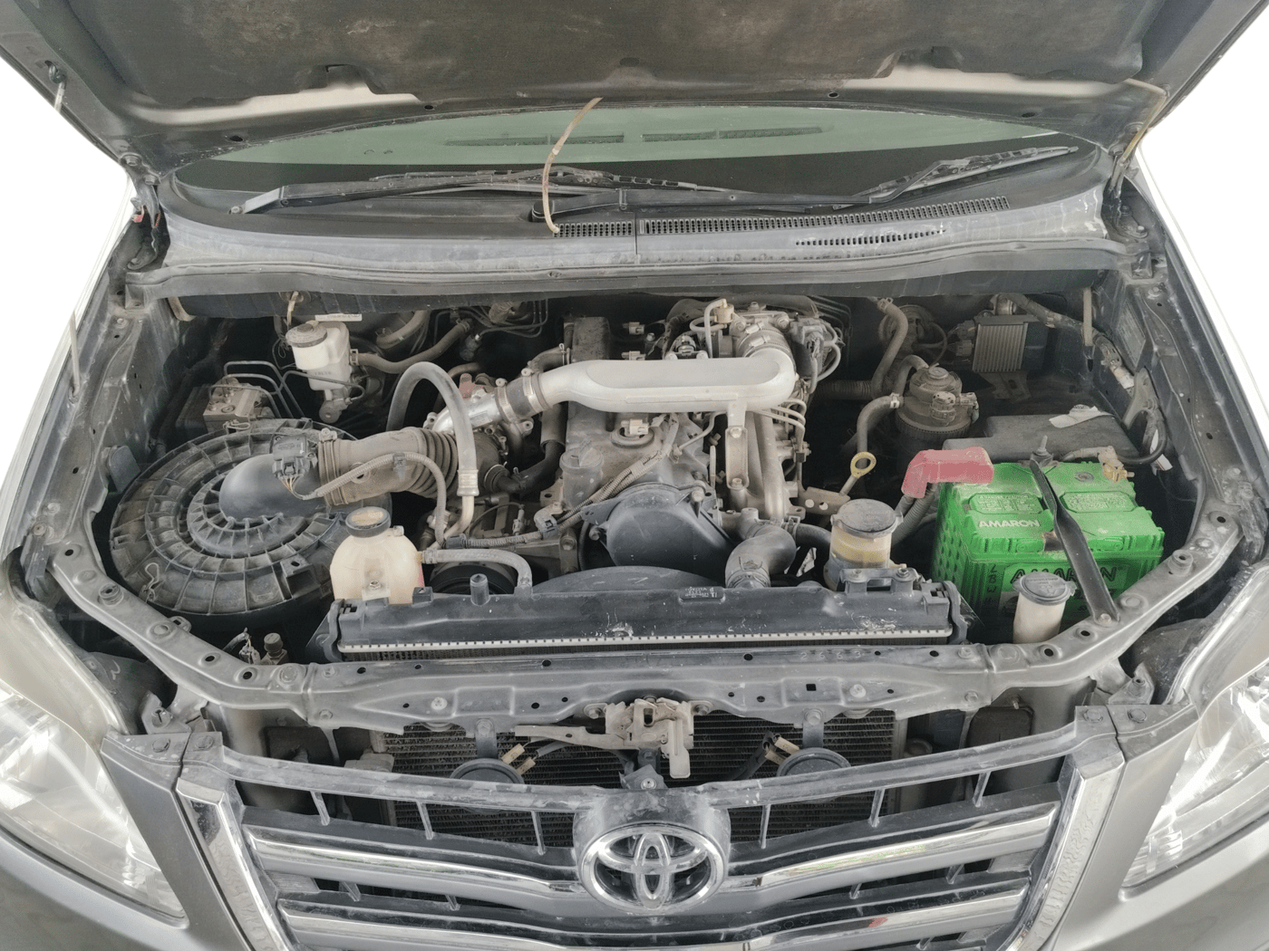 2014 Toyota Innova 2.5 GX 8 STR, Diesel, Manual, 1,54,904 km, Open Bonnet