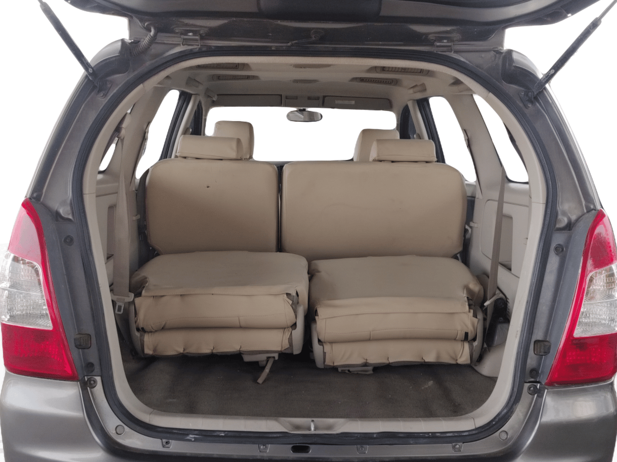 2014 Toyota Innova 2.5 GX 8 STR, Diesel, Manual, 1,54,904 km, Boot Inside