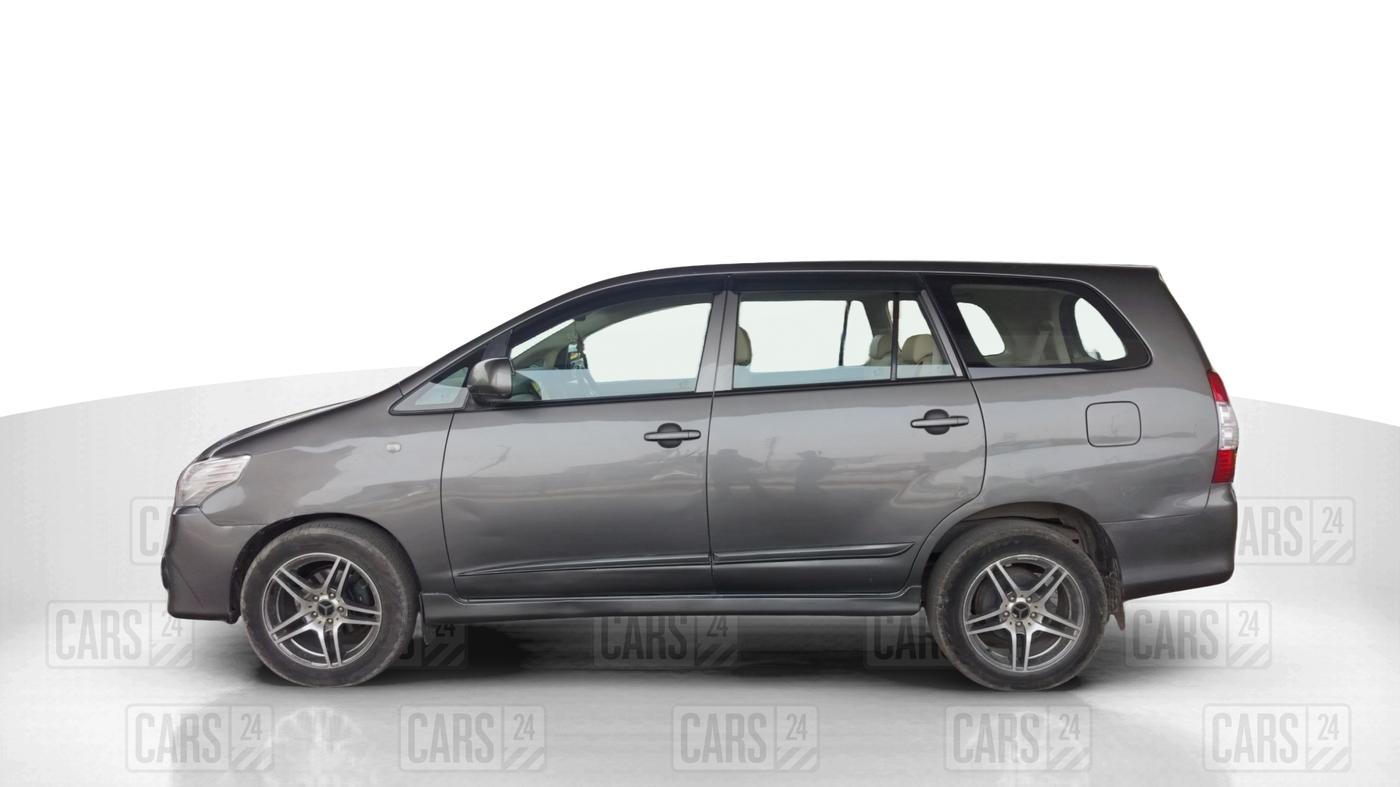 2014 Toyota Innova 2.5 GX 8 STR, Diesel, Manual, 1,54,904 km, Left Side