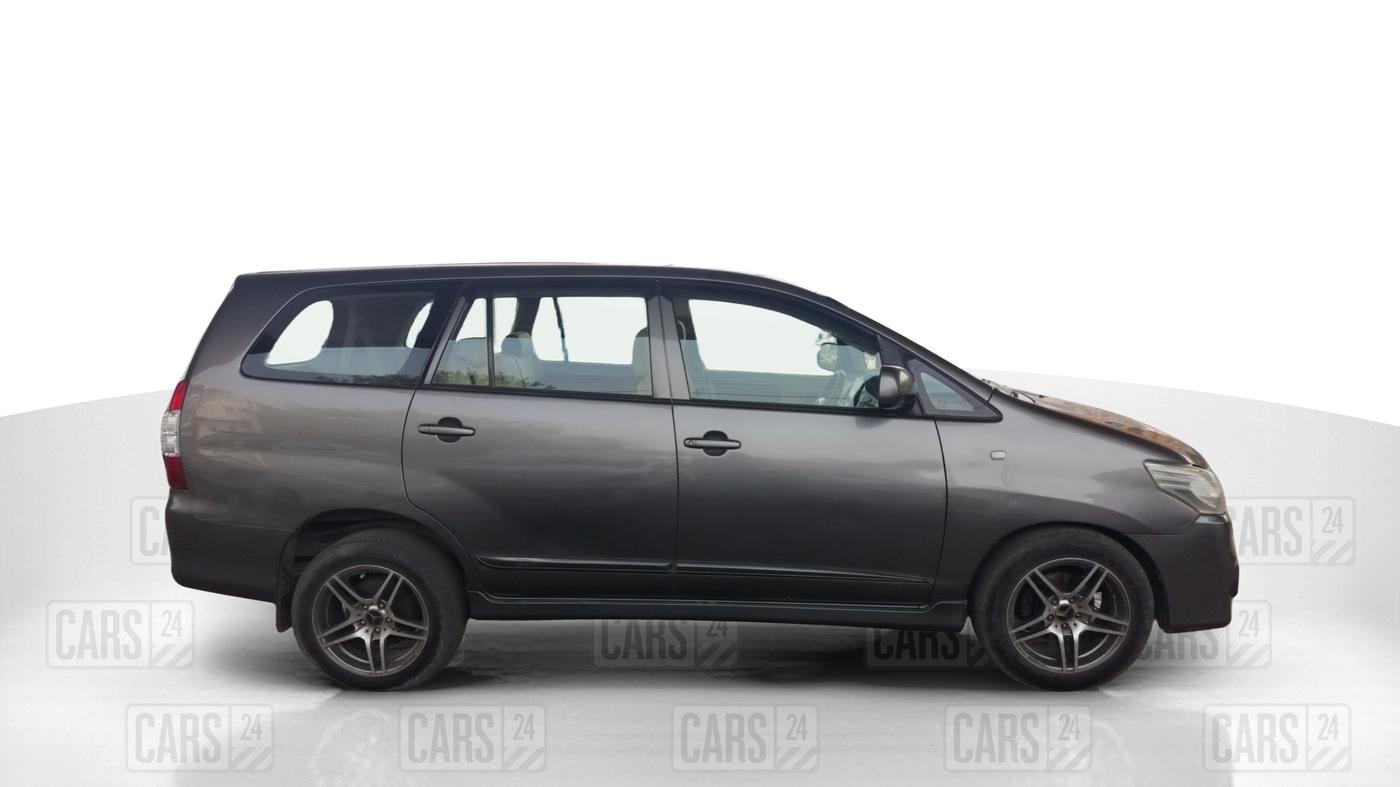 2014 Toyota Innova 2.5 GX 8 STR, Diesel, Manual, 1,54,904 km, Right Side View