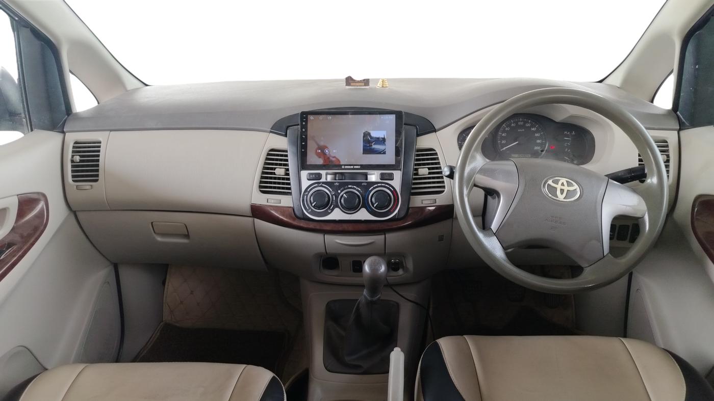 2014 Toyota Innova 2.5 GX 8 STR, Diesel, Manual, 1,54,904 km, Dashboard