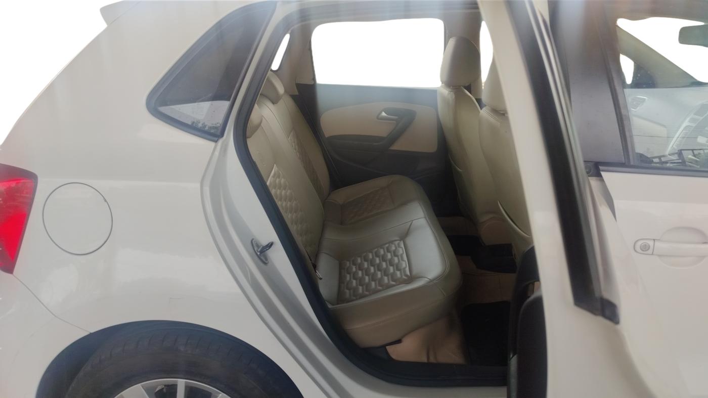 2015 Volkswagen Polo HIGHLINE1.5L, Diesel, Manual, 54,388 km, Right Side Rear Door Cabin