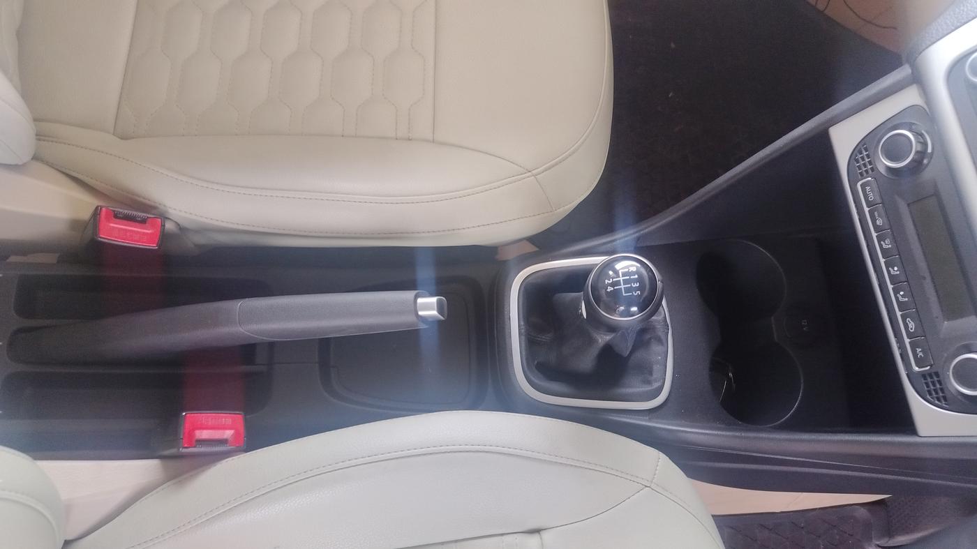 2015 Volkswagen Polo HIGHLINE1.5L, Diesel, Manual, 54,388 km, Gear Lever