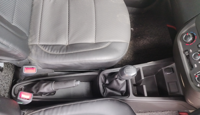 2022 Renault Kwid RXL 0.8 (O), Petrol, Manual, 12,118 km, Gear Lever