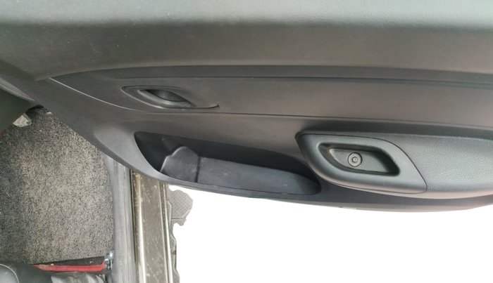 2022 Renault Kwid RXL 0.8 (O), Petrol, Manual, 12,118 km, Driver Side Door Panel Controls