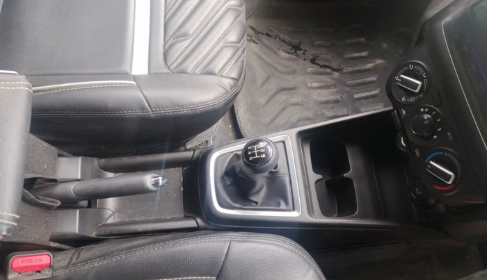 2022 Maruti Swift VXI, Petrol, Manual, 18,889 km, Gear Lever