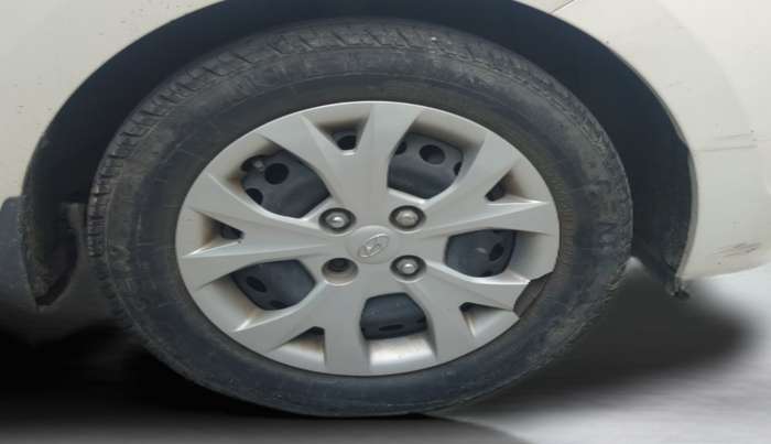 2015 Hyundai Grand i10 MAGNA 1.2 KAPPA VTVT, Petrol, Manual, 61,597 km, Right Front Wheel