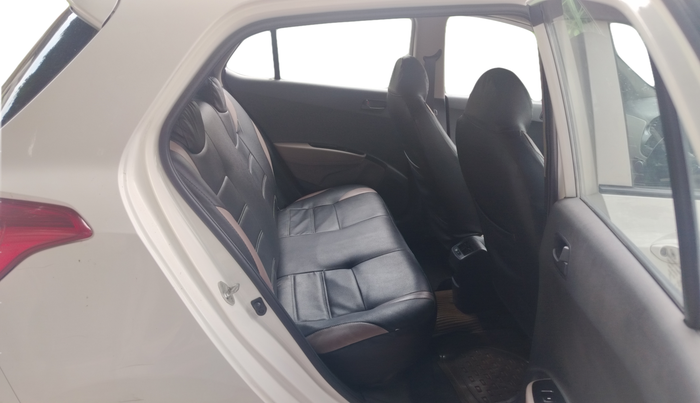 2015 Hyundai Grand i10 MAGNA 1.2 KAPPA VTVT, Petrol, Manual, 61,597 km, Right Side Rear Door Cabin