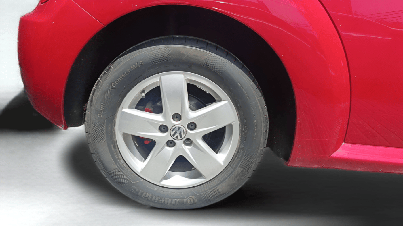 2011 Volkswagen Beetle 2.0 AT, Petrol, Automatic, 30,814 km, Right Rear Wheel