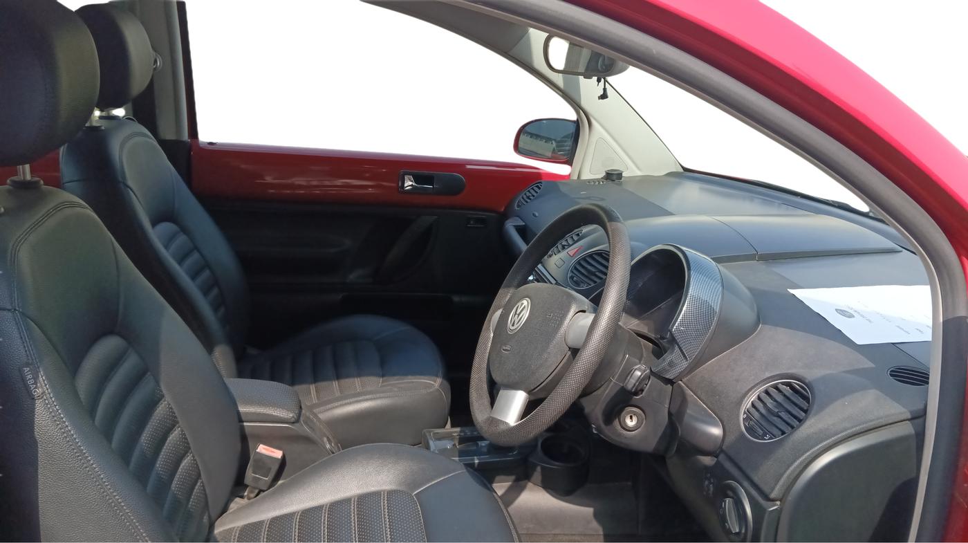 2011 Volkswagen Beetle 2.0 AT, Petrol, Automatic, 30,814 km, Right Side Front Door Cabin