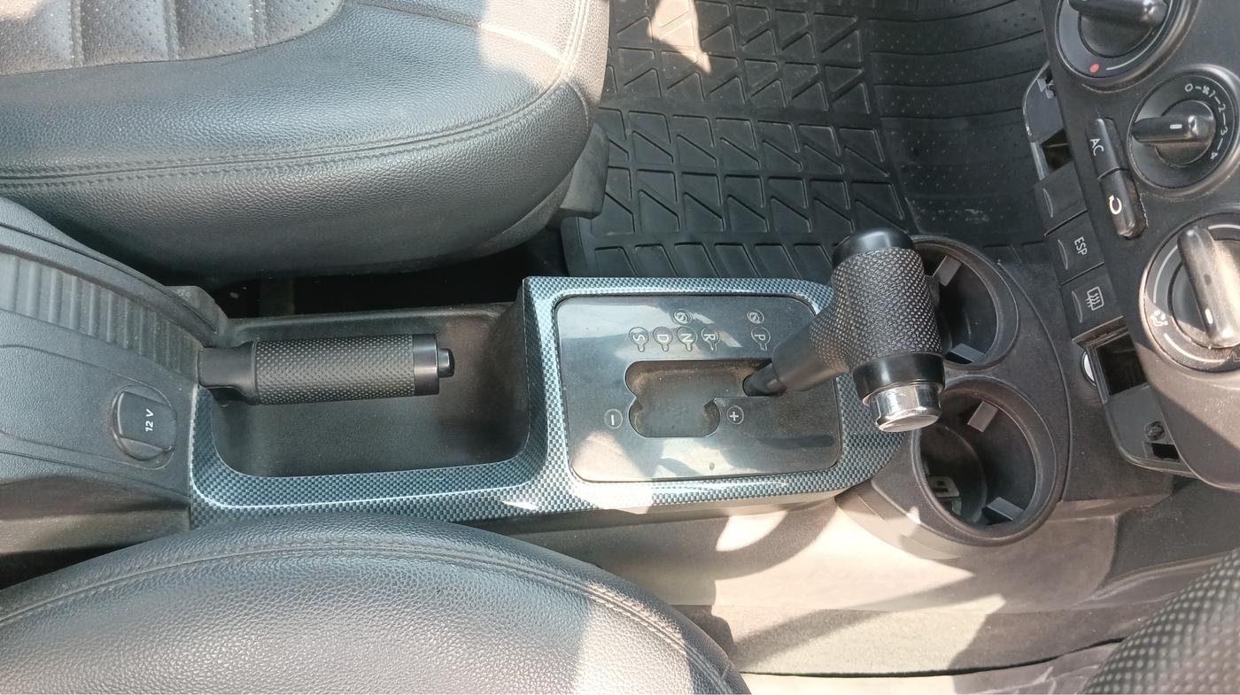 2011 Volkswagen Beetle 2.0 AT, Petrol, Automatic, 30,814 km, Gear Lever