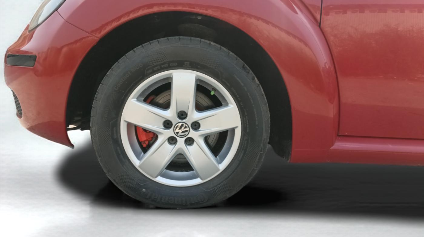 2011 Volkswagen Beetle 2.0 AT, Petrol, Automatic, 30,814 km, Left Front Wheel