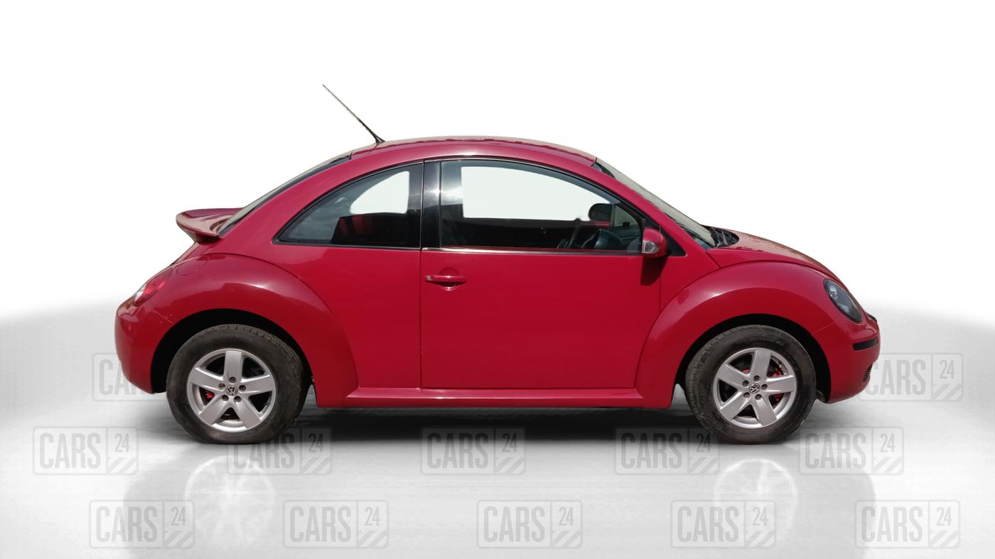 2011 Volkswagen Beetle 2.0 AT, Petrol, Automatic, 30,814 km, Right Side View