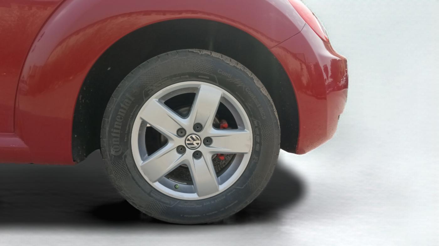 2011 Volkswagen Beetle 2.0 AT, Petrol, Automatic, 30,814 km, Left Rear Wheel