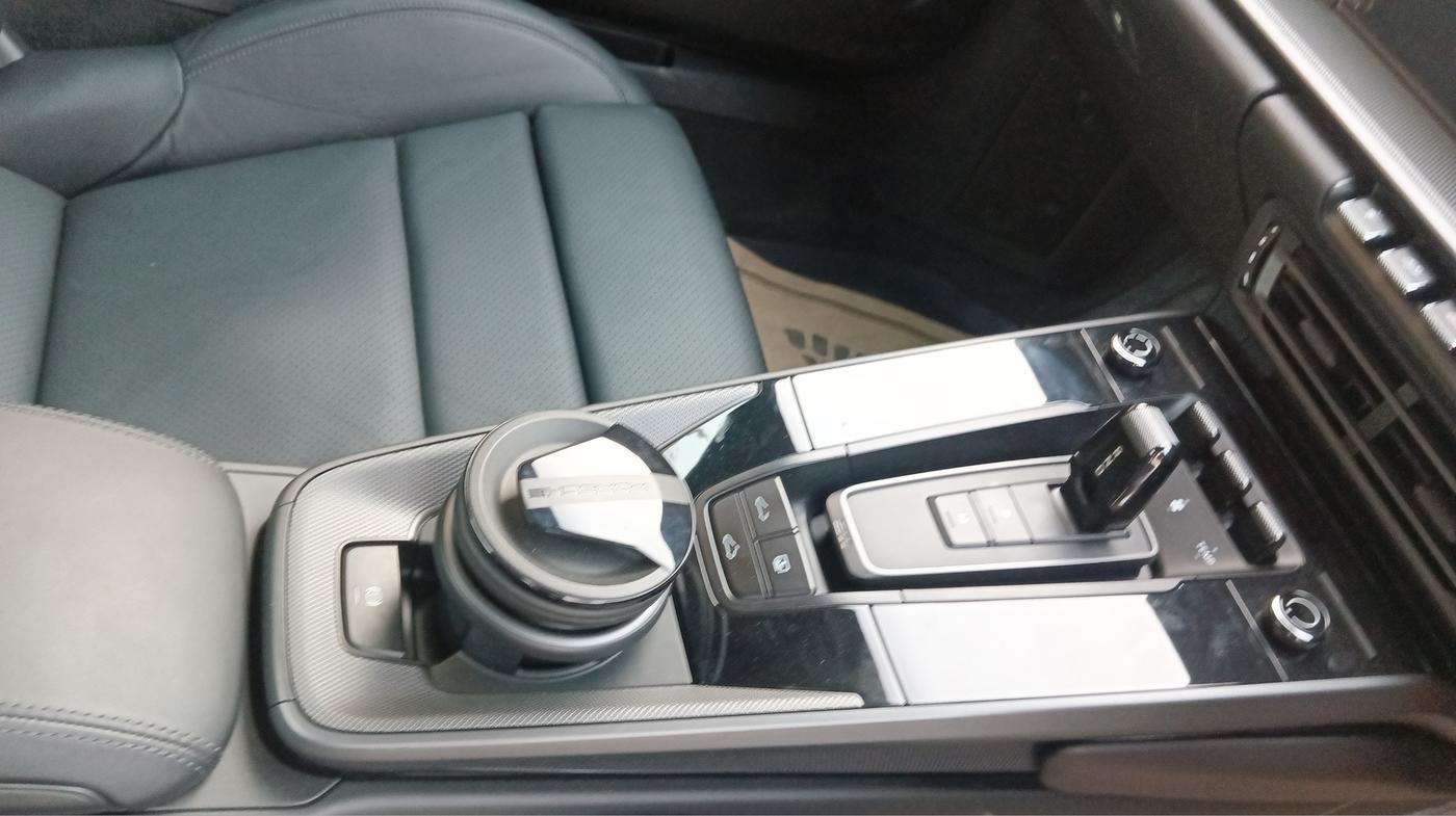 2022 Porsche 911 Carrera S, Petrol, Automatic, 5,169 km, Gear Lever