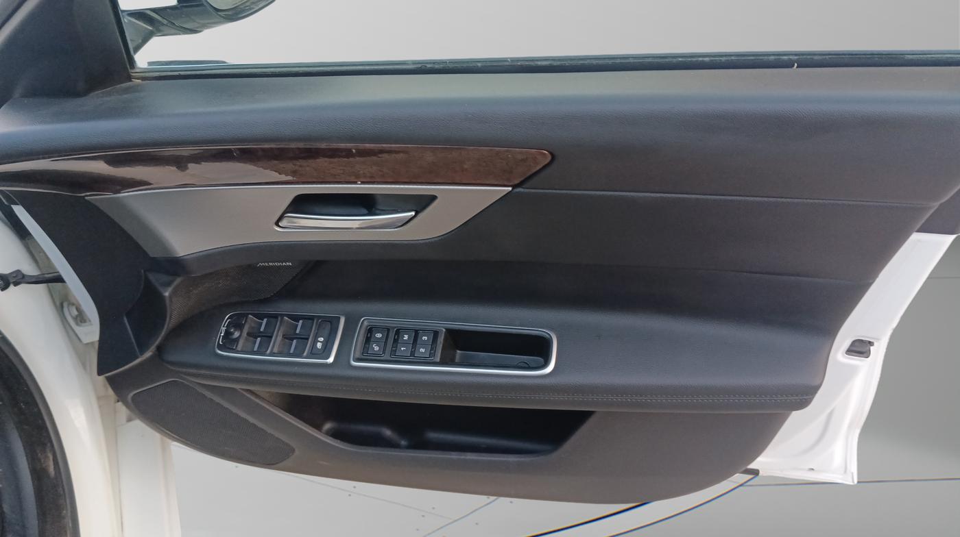 2018 Jaguar XF 2.0 DIESEL PRESTIGE, Diesel, Automatic, 46,000 km, Driver Side Door Panel Controls