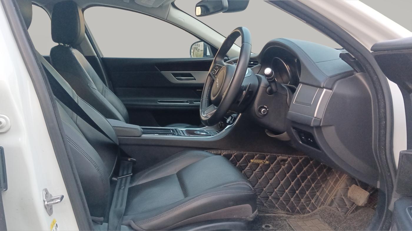2018 Jaguar XF 2.0 DIESEL PRESTIGE, Diesel, Automatic, 46,000 km, Right Side Front Door Cabin