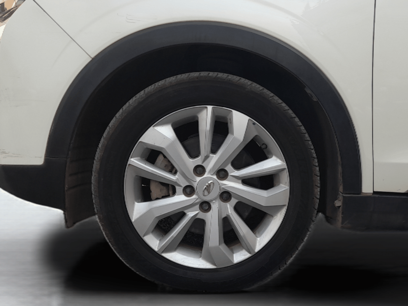 2020 Mahindra XUV300 W8 1.2 PETROL, Petrol, Manual, 81,317 km, Left Front Wheel