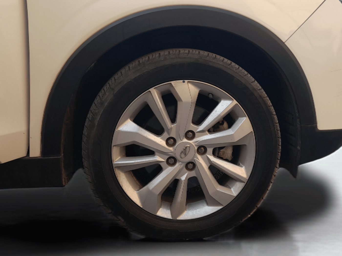 2020 Mahindra XUV300 W8 1.2 PETROL, Petrol, Manual, 81,317 km, Right Front Wheel