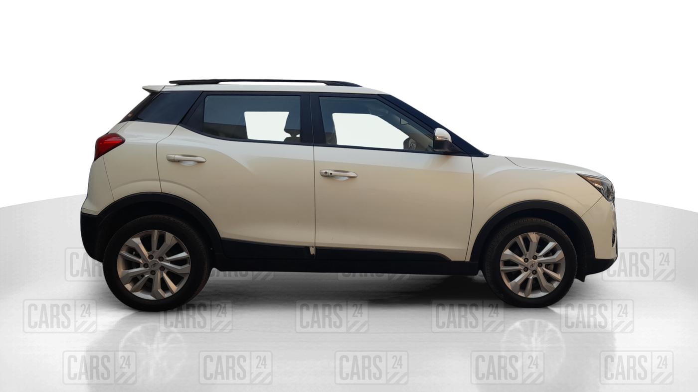 2020 Mahindra XUV300 W8 1.2 PETROL, Petrol, Manual, 81,317 km, Right Side View