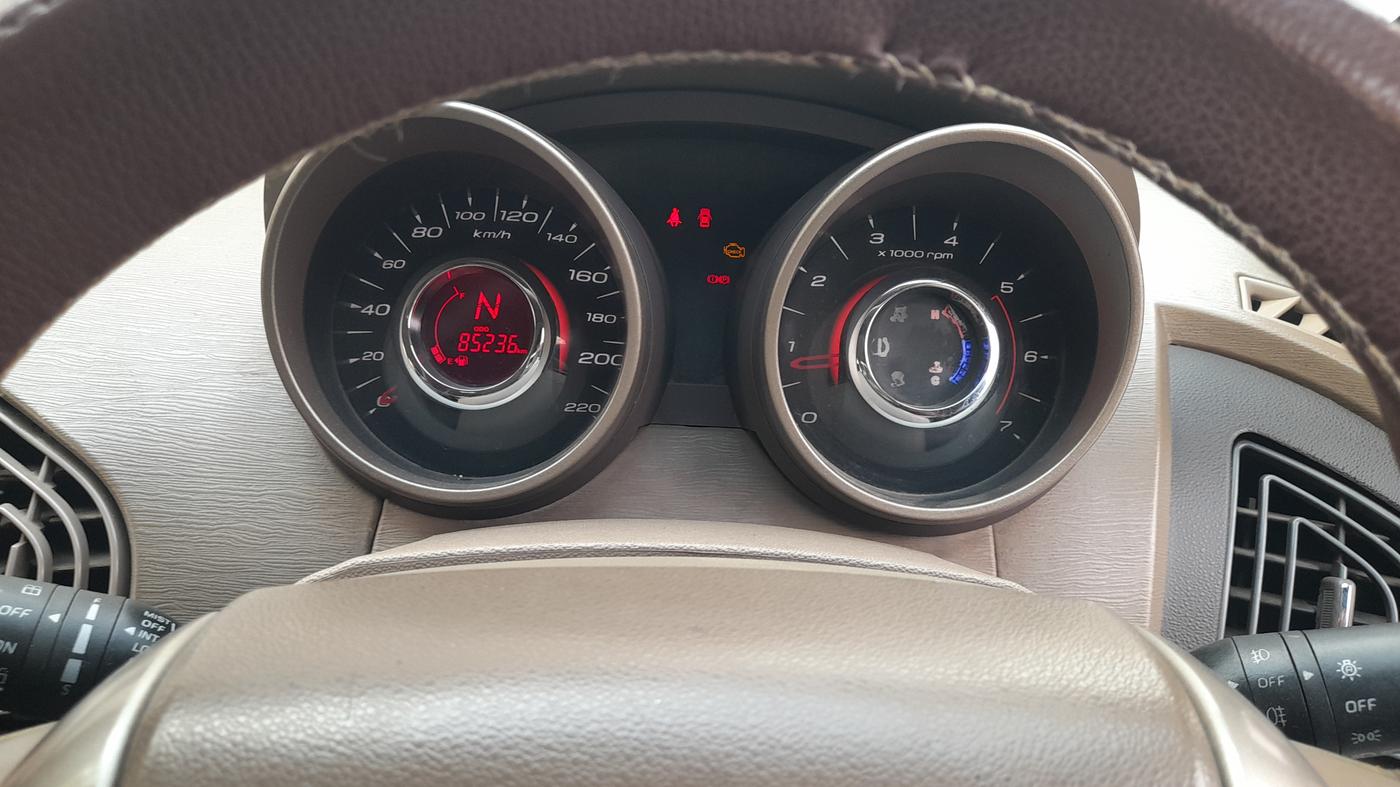 2014 Mahindra XUV500 W8, Diesel, Manual, 85,236 km, Odometer Image