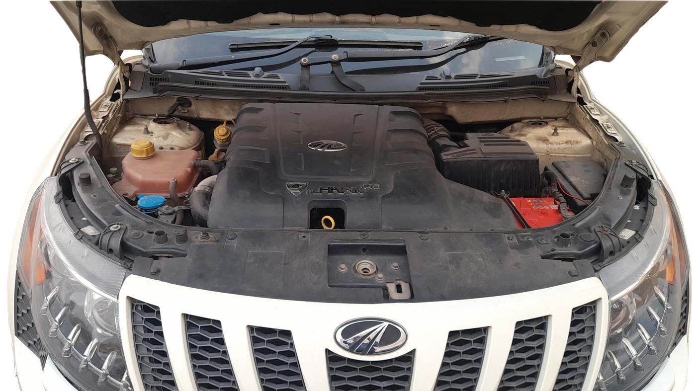 2014 Mahindra XUV500 W8, Diesel, Manual, 85,236 km, Open Bonnet