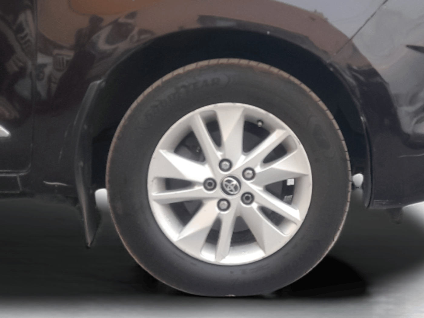 2017 Toyota Innova Crysta 2.4 VX 7 STR, Diesel, Manual, 69,368 km, Right Front Wheel