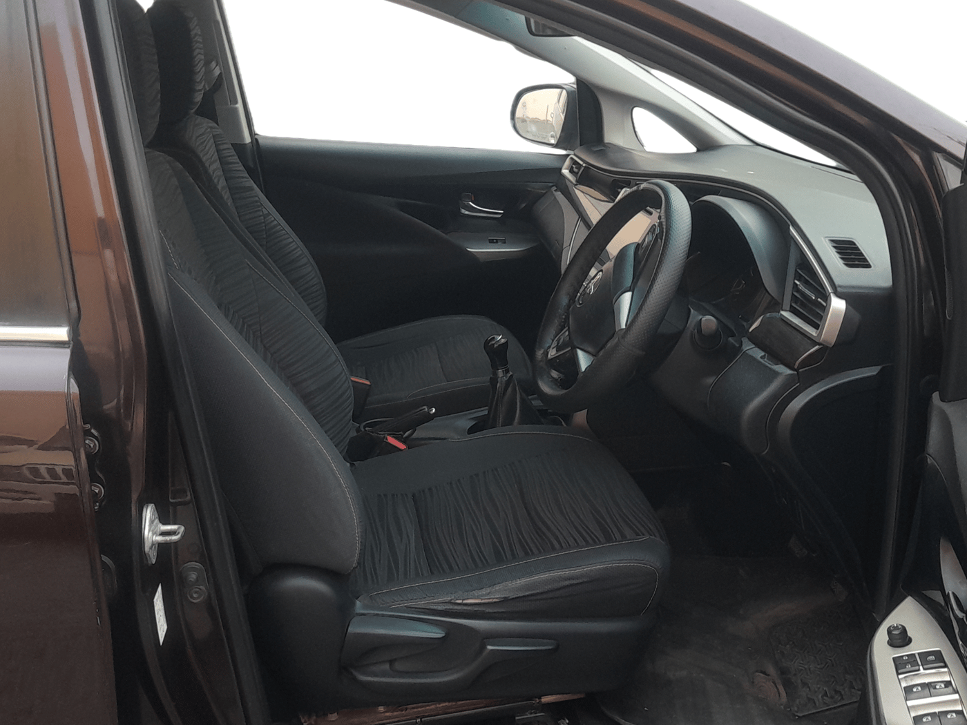 2017 Toyota Innova Crysta 2.4 VX 7 STR, Diesel, Manual, 69,368 km, Right Side Front Door Cabin