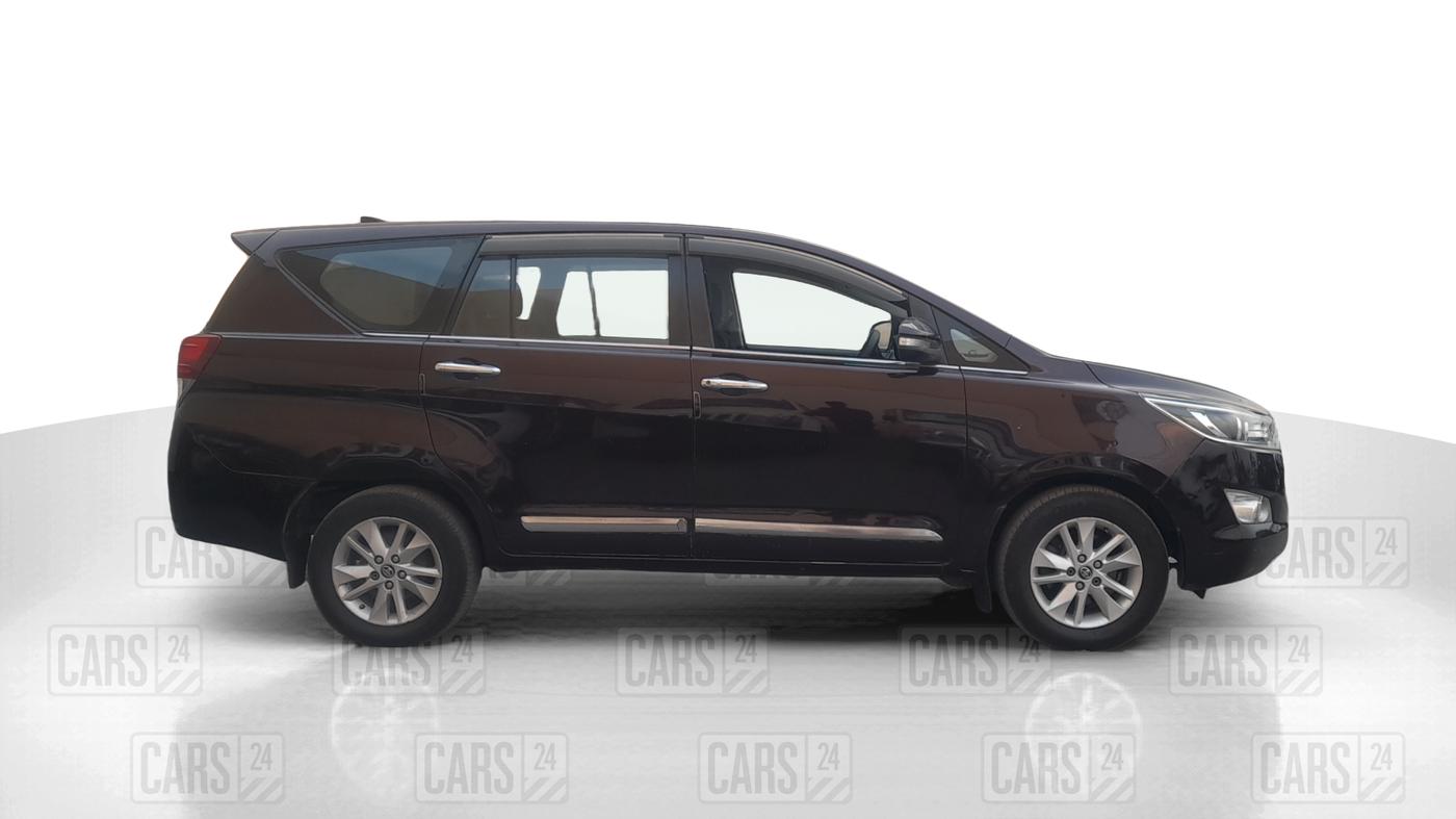 2017 Toyota Innova Crysta 2.4 VX 7 STR, Diesel, Manual, 69,368 km, Right Side View