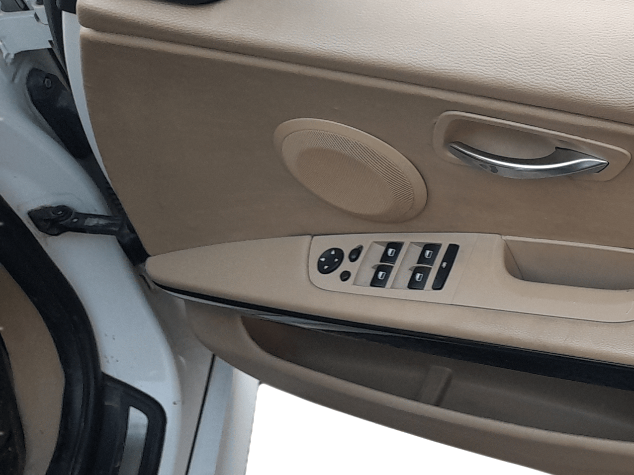 2012 BMW 3 Series 320d, Diesel, Automatic, 1,15,282 km, Driver Side Door Panel Controls