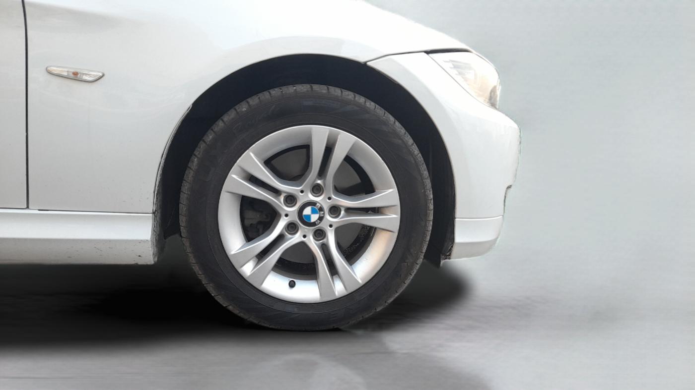 2012 BMW 3 Series 320d, Diesel, Automatic, 1,15,282 km, Right Front Wheel