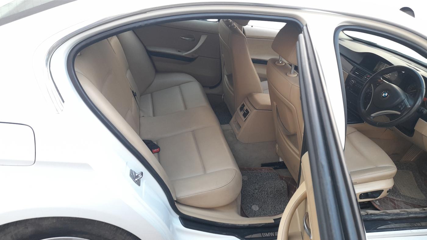 2012 BMW 3 Series 320d, Diesel, Automatic, 1,15,282 km, Right Side Rear Door Cabin