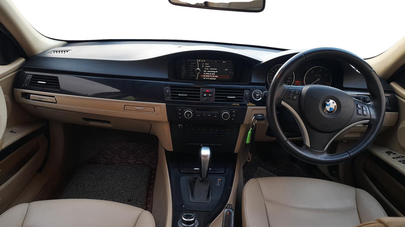 2012 BMW 3 Series 320d, Diesel, Automatic, 1,15,282 km, Dashboard