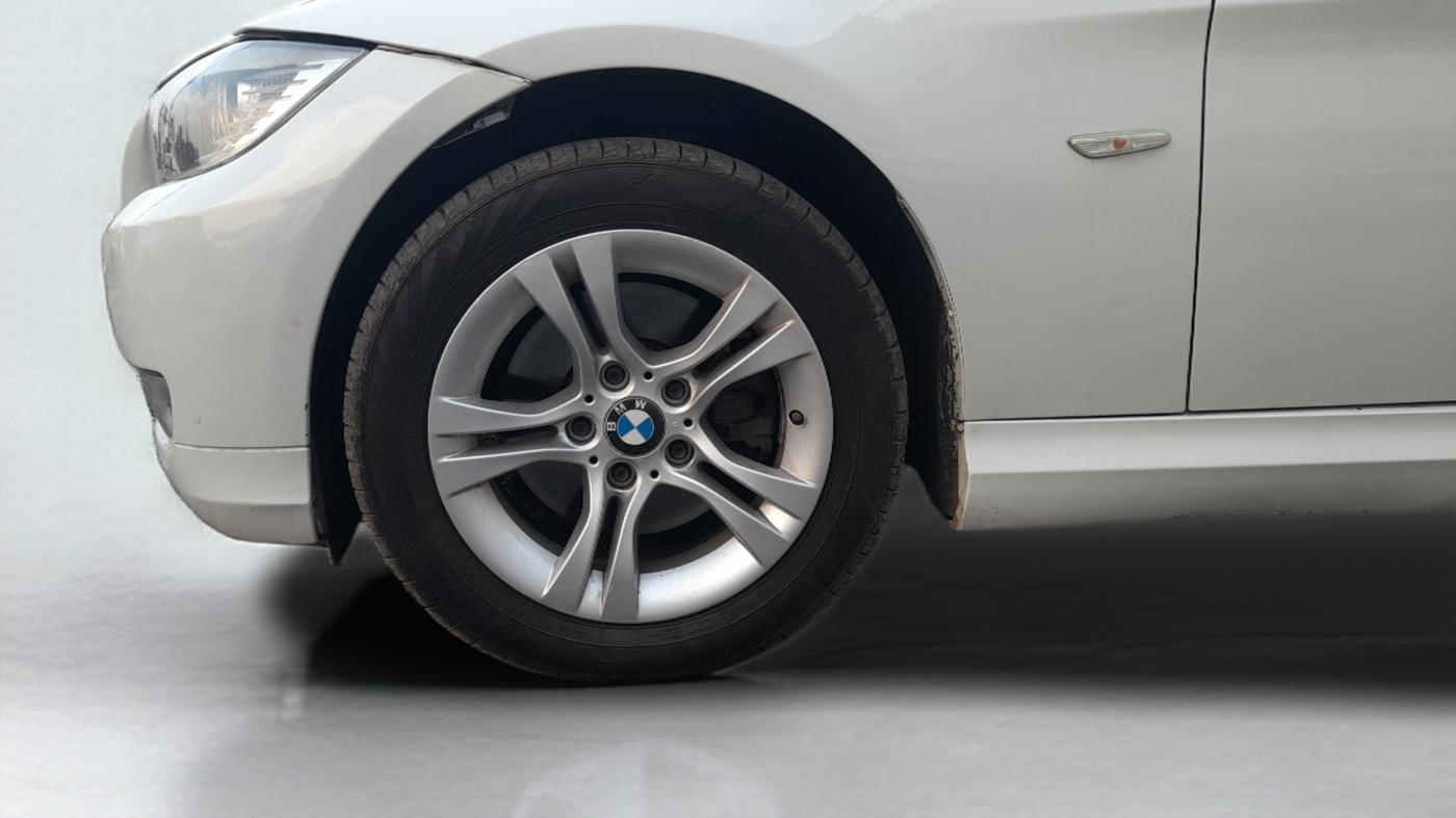 2012 BMW 3 Series 320d, Diesel, Automatic, 1,15,282 km, Left Front Wheel