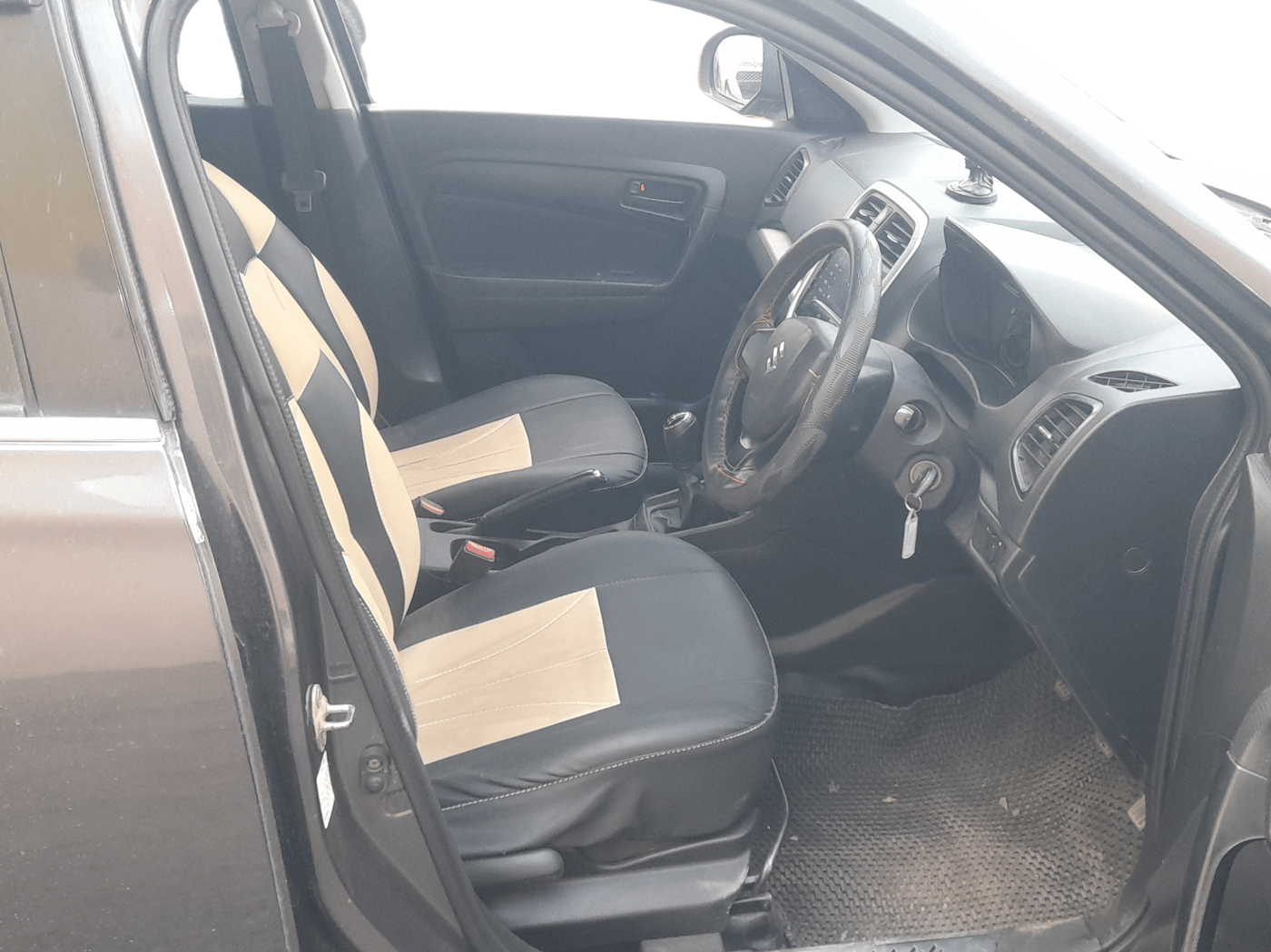 2018 Maruti Vitara Brezza VDI, Diesel, Manual, 73,558 km, Right Side Front Door Cabin