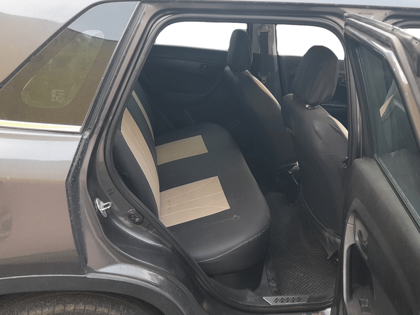 2018 Maruti Vitara Brezza VDI, Diesel, Manual, 73,558 km, Right Side Rear Door Cabin