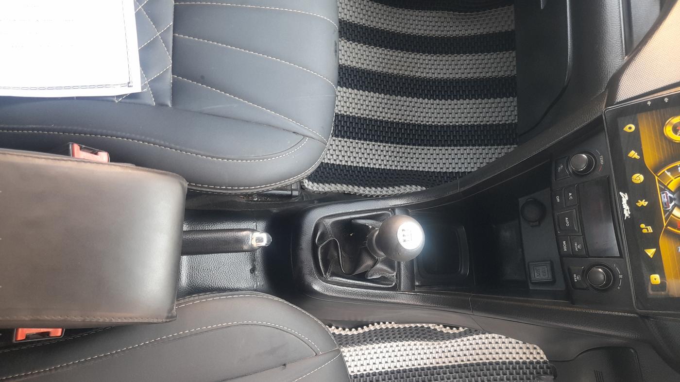 2014 Maruti Swift ZDI, Diesel, Manual, 80,316 km, Gear Lever