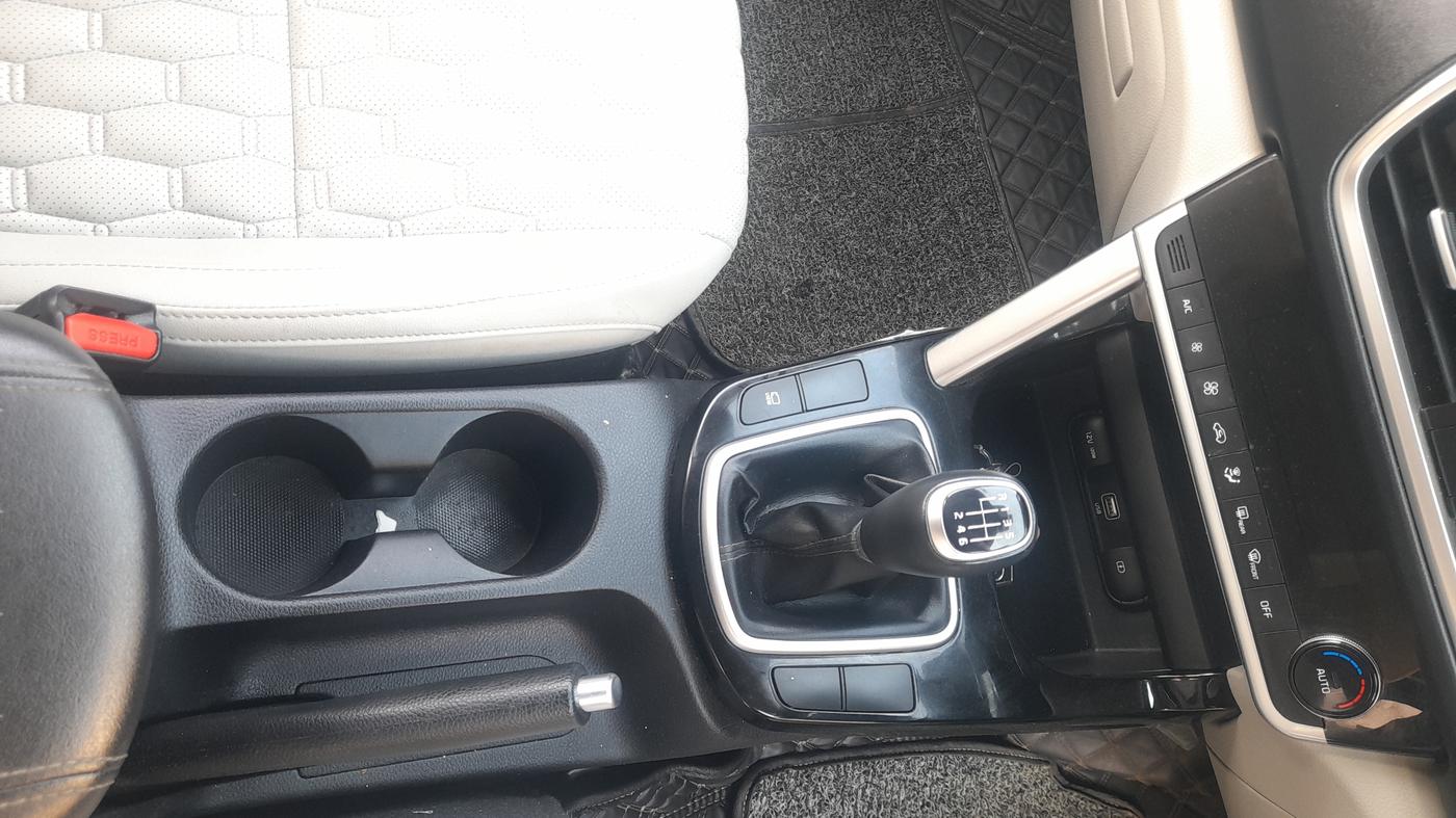 2022 KIA SELTOS HTX PETROL 1.5, Petrol, Manual, 74,210 km, Gear Lever