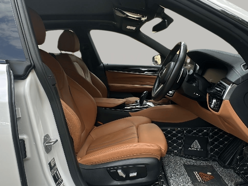 2024 BMW 6 Series GT 620d M Sport , Diesel, Automatic, 5,826 km, Right Side Front Door Cabin
