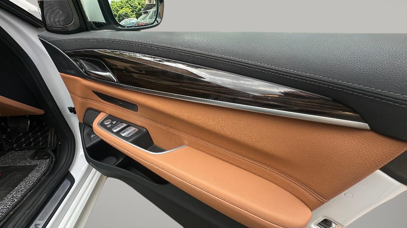 2024 BMW 6 Series GT 620d M Sport , Diesel, Automatic, 5,826 km, Driver Side Door Panel Controls