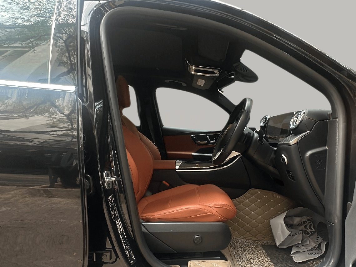 2023 Mercedes Benz GLC CLASS 300 4MATIC, Petrol, Automatic, 19,536 km, Right Side Front Door Cabin