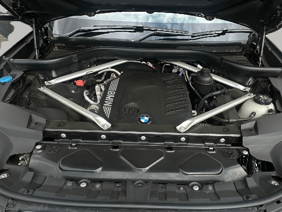 2024 BMW X7 xDrive40d M Sport, Diesel, Automatic, 22,000 km, Open Bonnet