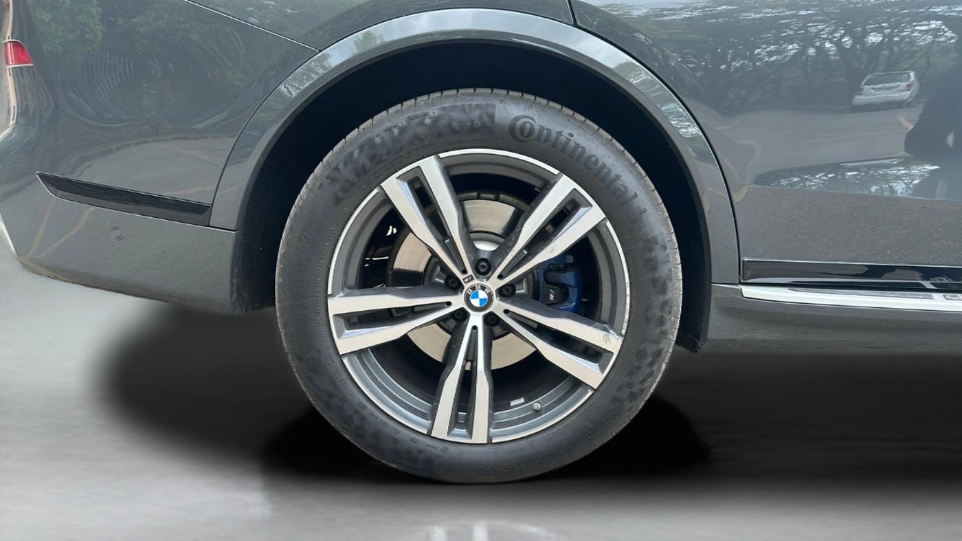 2024 BMW X7 xDrive40d M Sport, Diesel, Automatic, 22,000 km, Right Rear Wheel