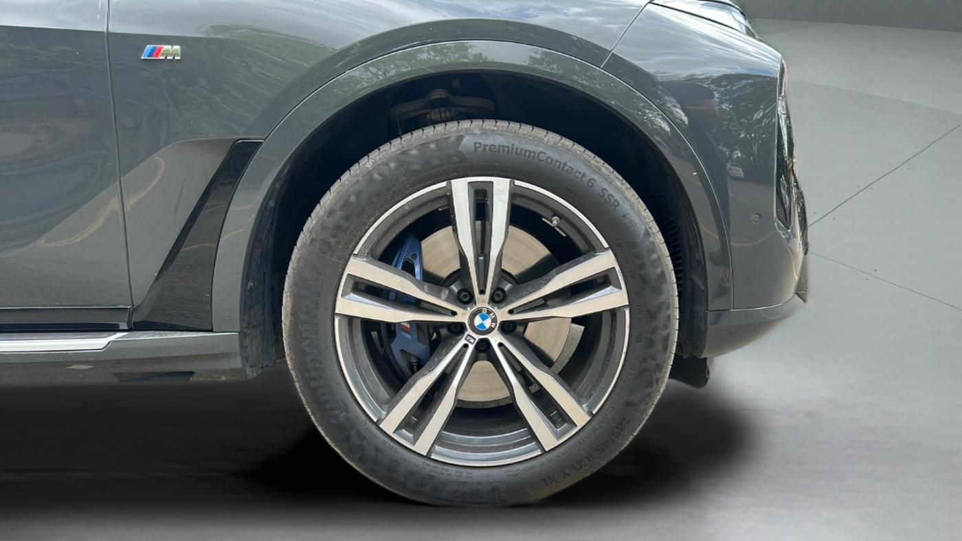 2024 BMW X7 xDrive40d M Sport, Diesel, Automatic, 22,000 km, Right Front Wheel
