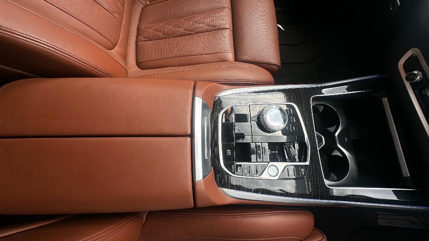 2024 BMW X7 xDrive40d M Sport, Diesel, Automatic, 22,000 km, Gear Lever