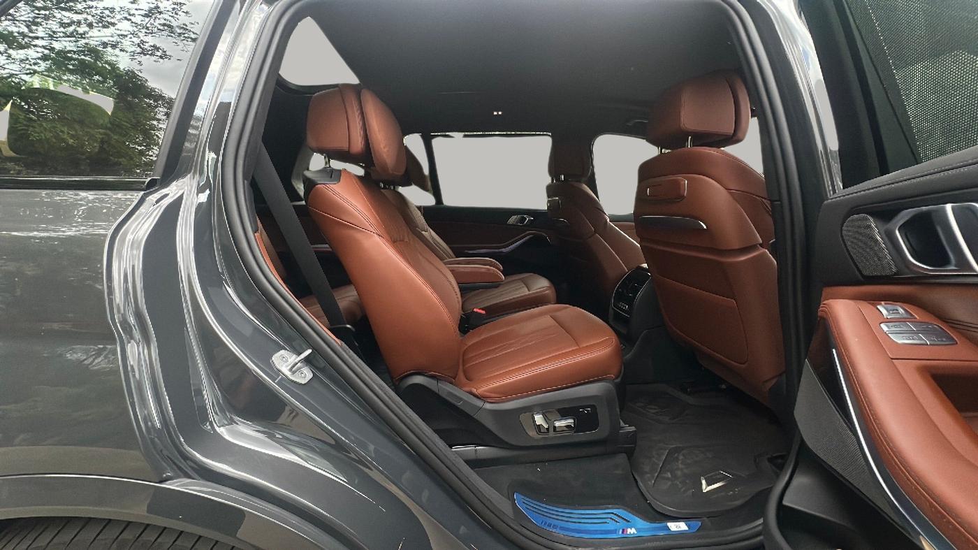 2024 BMW X7 xDrive40d M Sport, Diesel, Automatic, 22,000 km, Right Side Rear Door Cabin