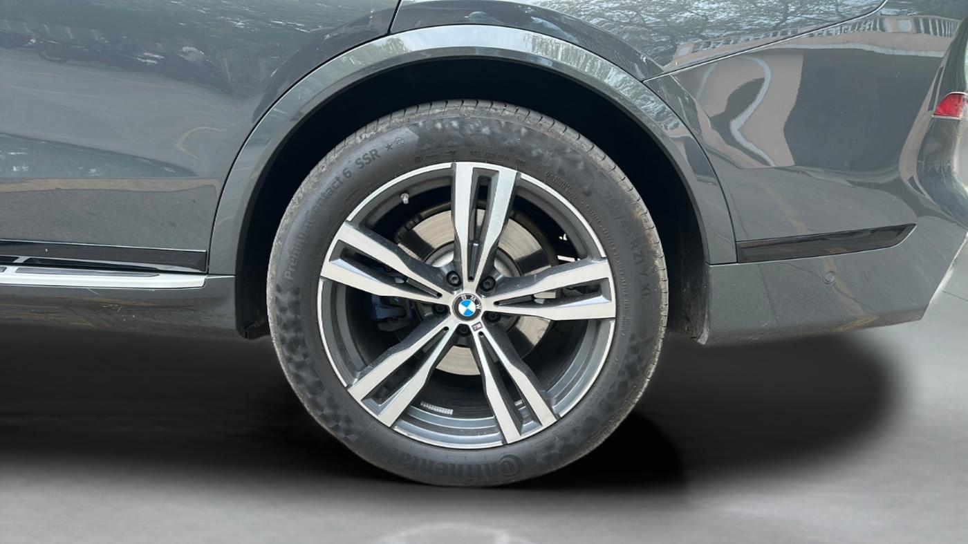 2024 BMW X7 xDrive40d M Sport, Diesel, Automatic, 22,000 km, Left Rear Wheel